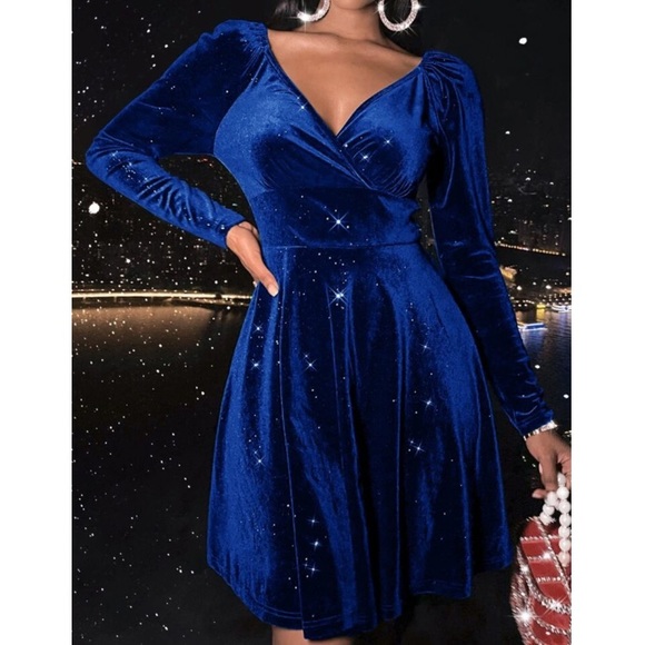 Green velvet surplice neckline long sleeve A line mini dress - Picture 10 of 15